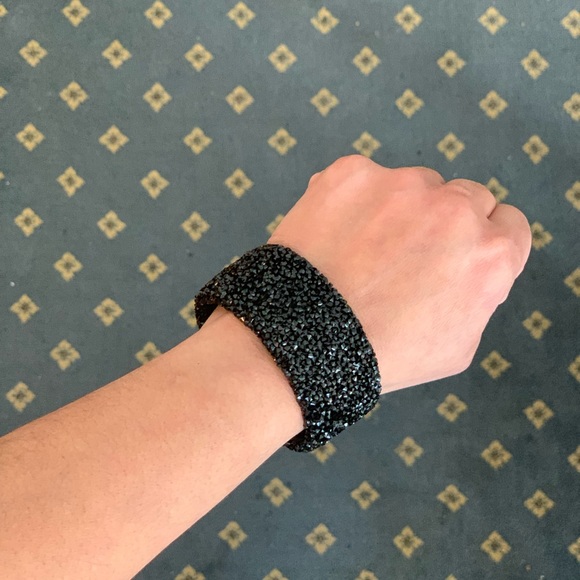 Black color Rhinestone Cluster Magnetic Bracelet - Picture 3 of 8